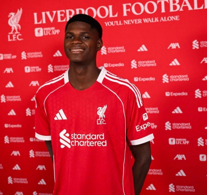 投资未来！官方：利物浦签下18岁中卫恩迪亚耶，他将进入U21梯队