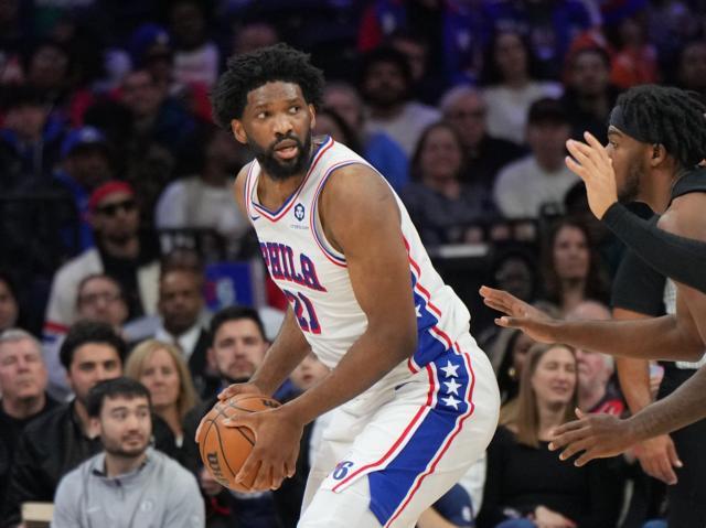 开云-76人崩塌！揭秘恩比德膝伤：若动手术需休养1-2年