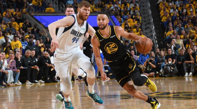 开云体育官网-西决首战展现不同篮球哲学 勇士更团队也更智慧